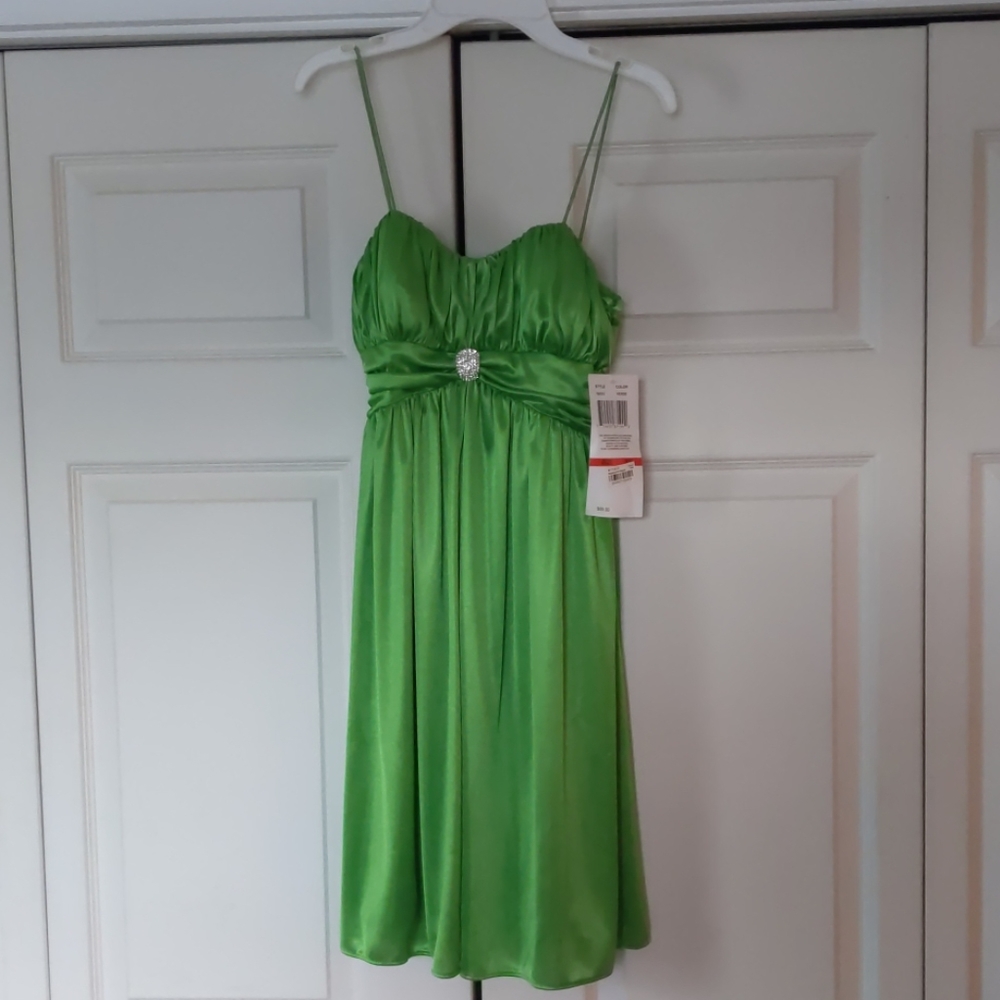 Green cocktail dress size XS. New with tags